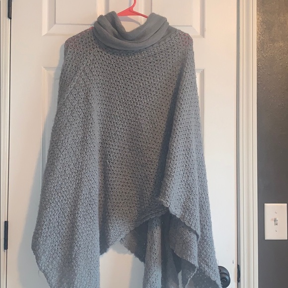 Poncho - Picture 1 of 2